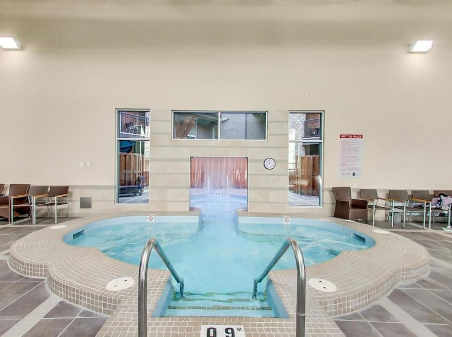 Mountain Retreat, Pool & Hot Tub, Bbq, Patio, King Bed, Sleeps 6! Aparthotel Canmore Exterior photo